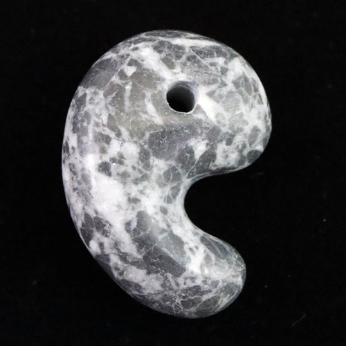 近江多賀石 34mm 勾玉 13.6g #88760 天然石 榎本通商 通販 19624870