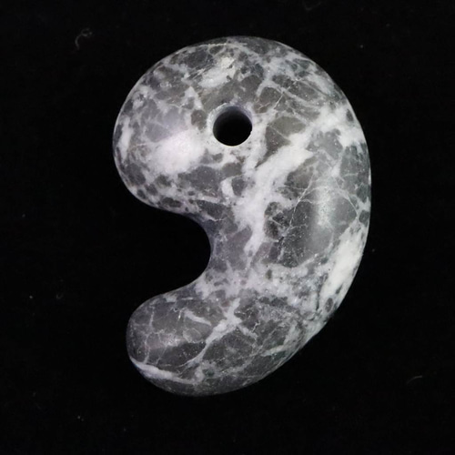 近江多賀石 34mm 勾玉 13.6g #88760 天然石 榎本通商 通販 19624870