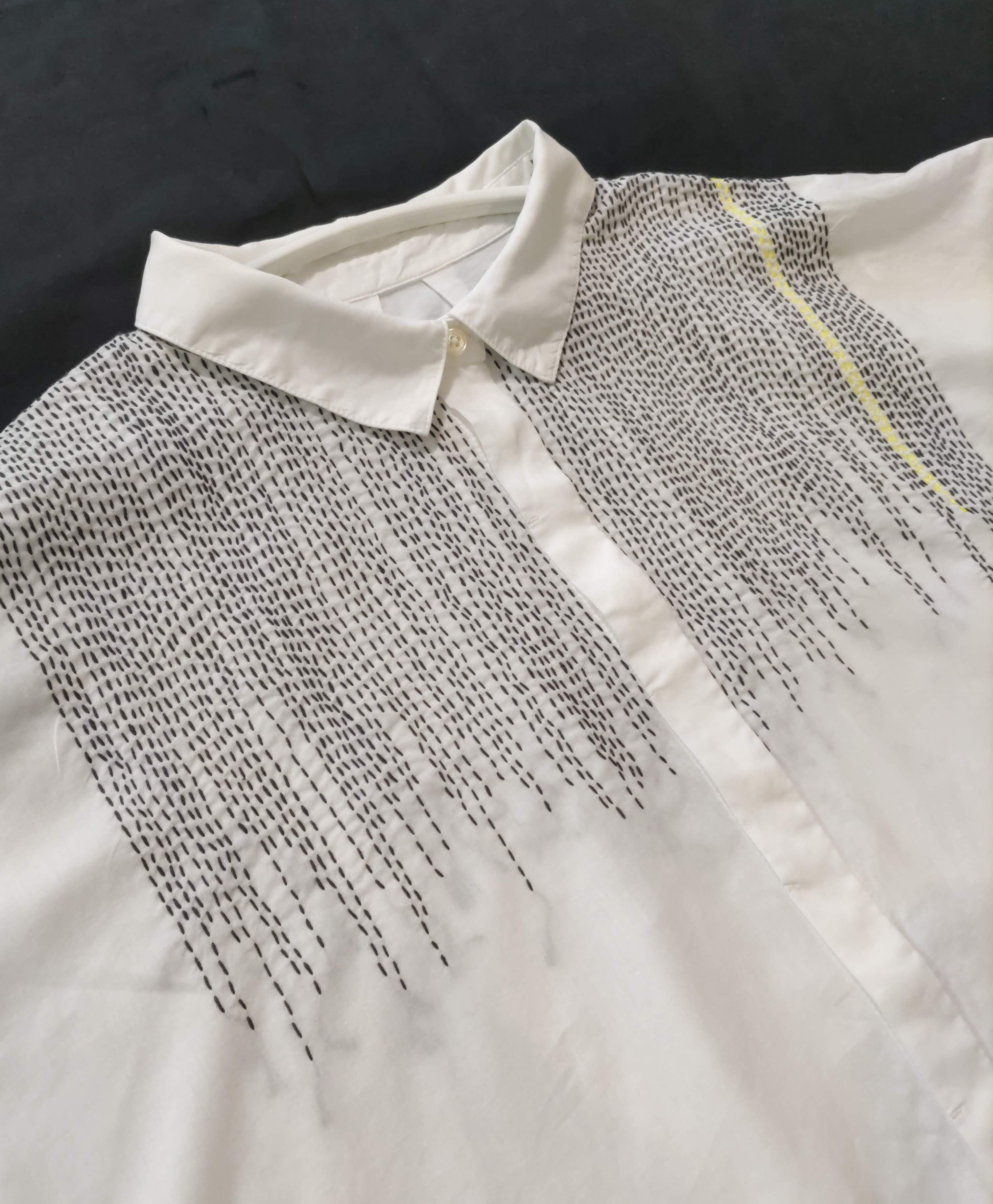 一点もの！ホワイト フレンチスリーブ　半袖 シャツ 黒い刺繍　刺し子　古着リメイク 綿　しだれ雨