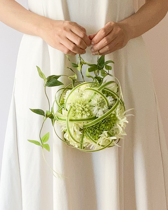 緑たっぷりボールブーケ／アーティフィシャルフラワー／ウェディング