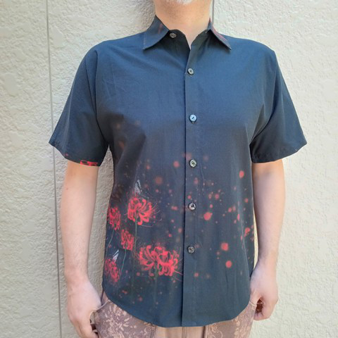 半袖デザイナーズファブリックシャツ（彼岸花に蝶）黒赤