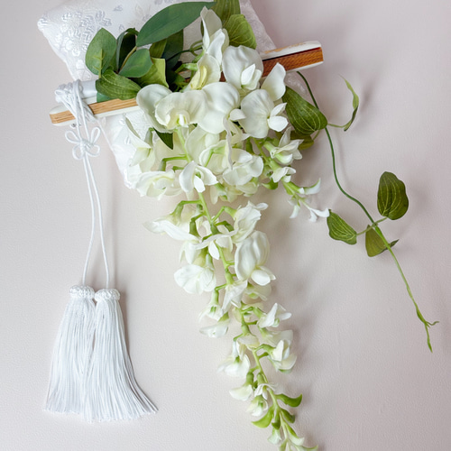 藤の純白末広ブーケ／アーティフィシャルフラワー／ウェディングブーケ