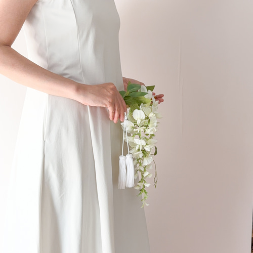 藤の純白末広ブーケ／アーティフィシャルフラワー／ウェディングブーケ