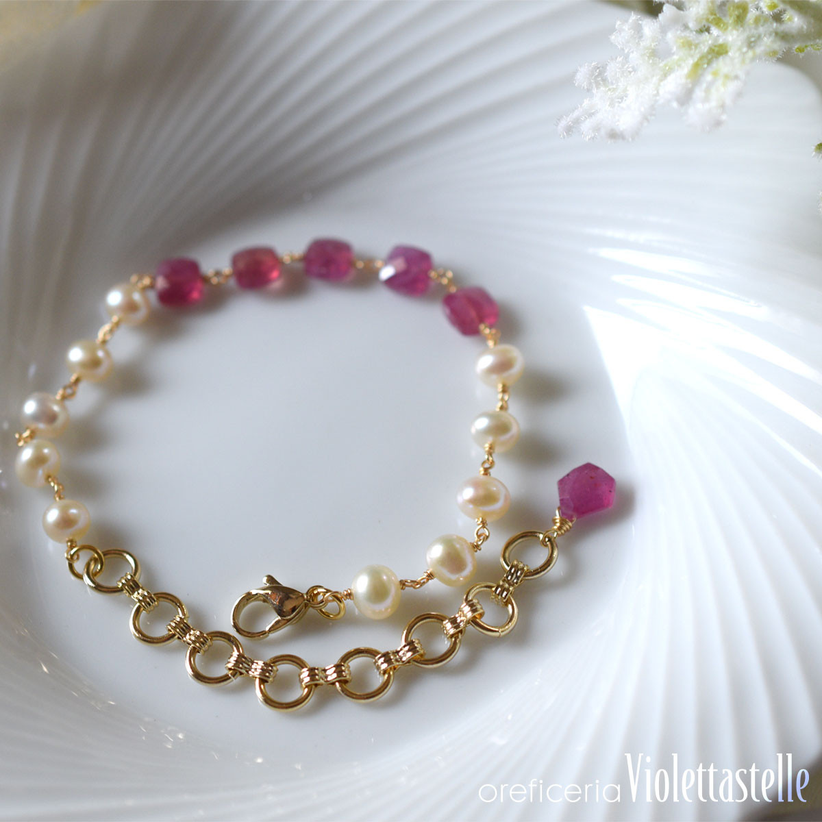 ルビーと淡水パールのブレスレット