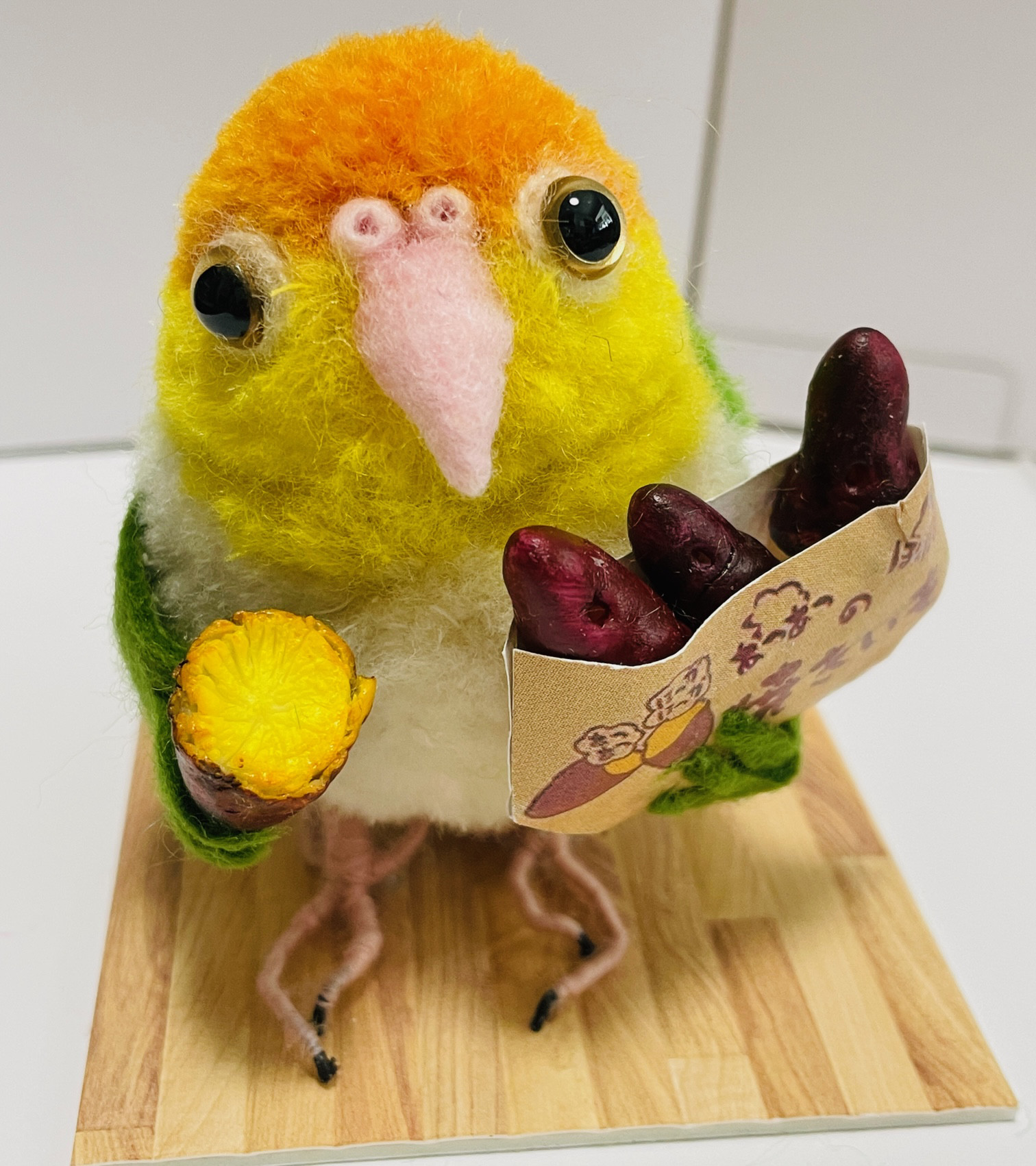 ぽん「3ポメ~お花リース」「ポメと柴犬~インコS字飾り」 愉快な3姉妹ポメラニアンちゃんねる (@melkuramarin