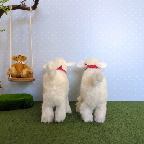 再販【ヤギのぬいぐるみ】雪のような白さ — ベルを携えたドイツ製