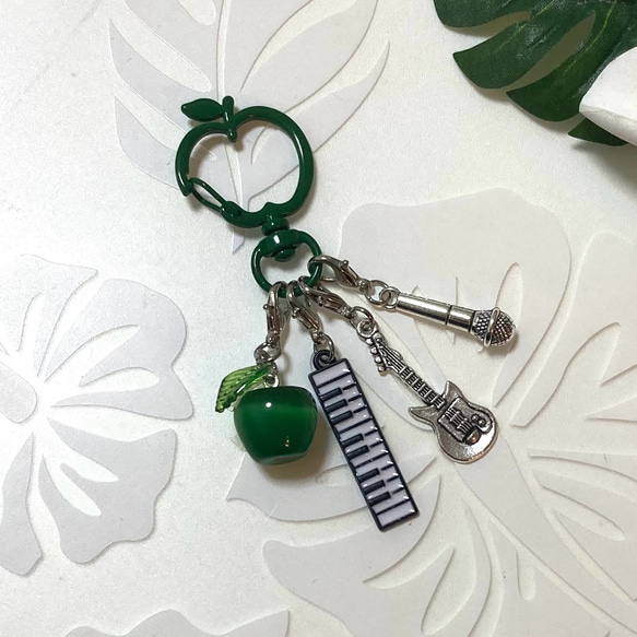 青リンゴ キーホルダー キャッツアイ 天然石 カラビナ 楽器チャーム