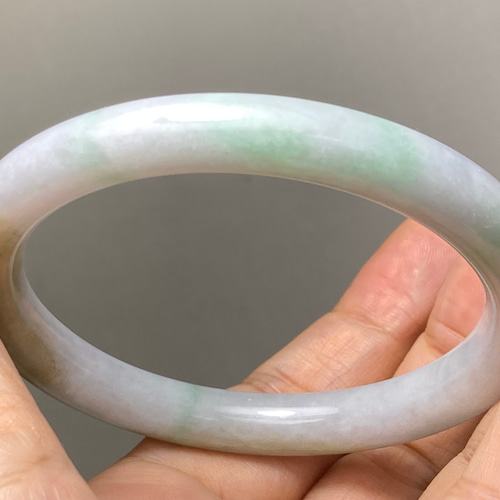 翡翠のバングル A貨ミャンマー産 A貨ミャンマー翡翠 小型バングル（内直径55mm）n10 : 龍香