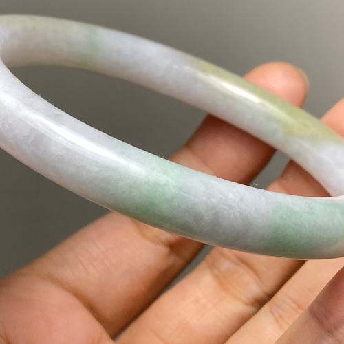 BG9-39 訳あり処分品 糯種 57.0mm 白緑 ミャンマー産 A貨 本翡翠