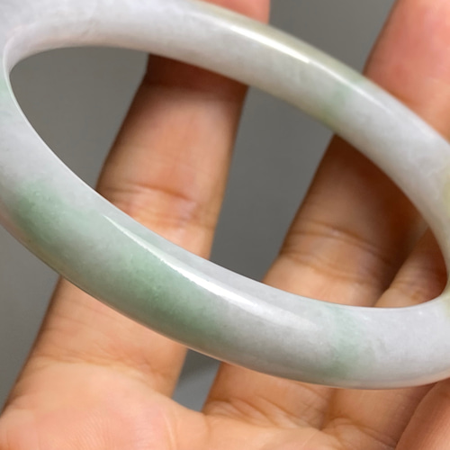 BG9-39 訳あり処分品 糯種 57.0mm 白緑 ミャンマー産 A貨 本翡翠