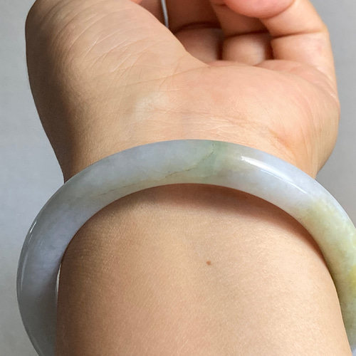 BG9-39 訳あり処分品 糯種 57.0mm 白緑 ミャンマー産 A貨 本翡翠