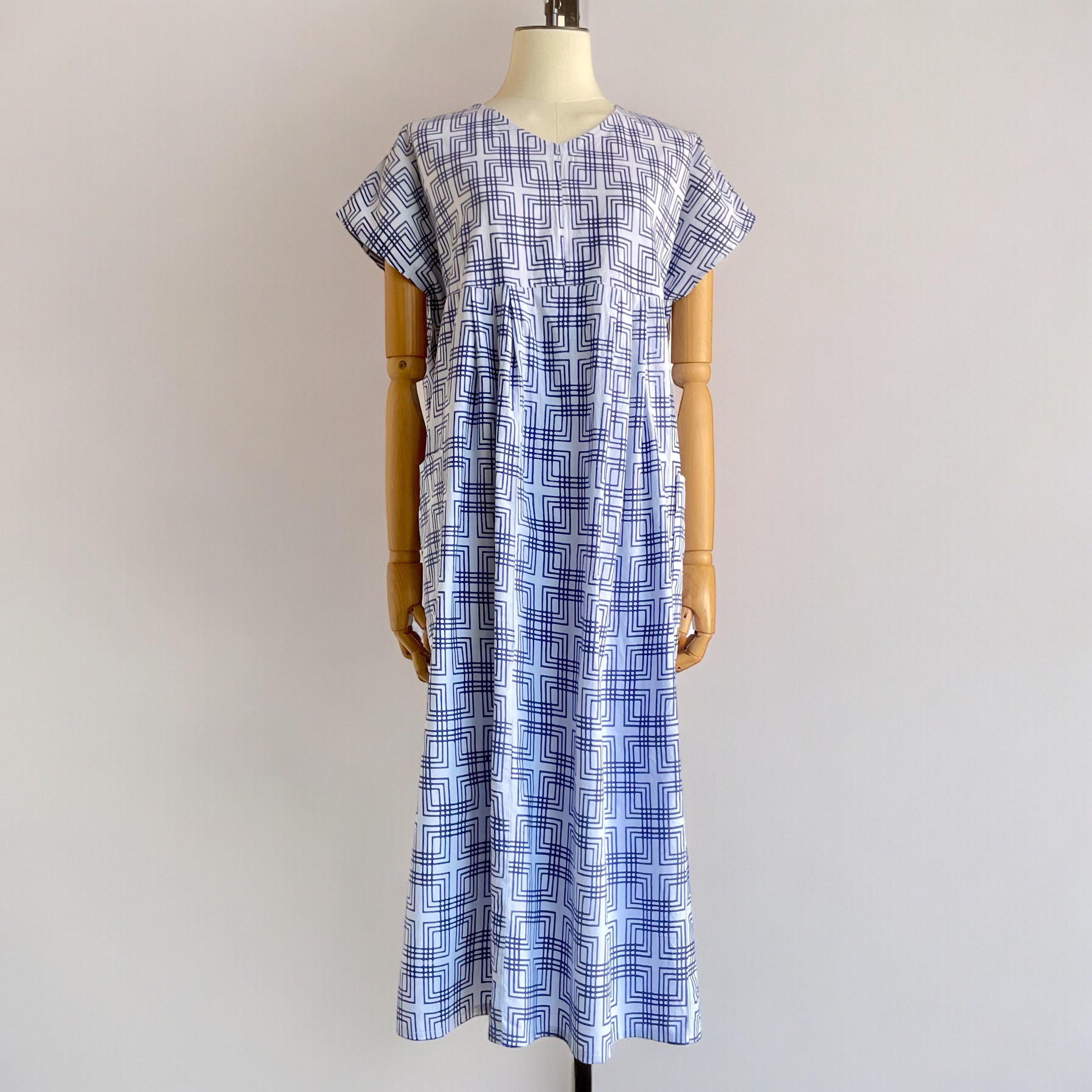 Vネック　ワンピース【送料込み】浴衣リメイク　フレンチスリーブ　ブルー