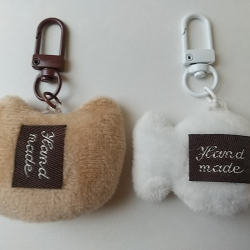 バッグに、車にどこでも一緒に連れて行きたくなる猫のバッグチャーム。サバトラちゃん バッグに、車にどこでも一緒に連れて行きたくなる猫のバッグ