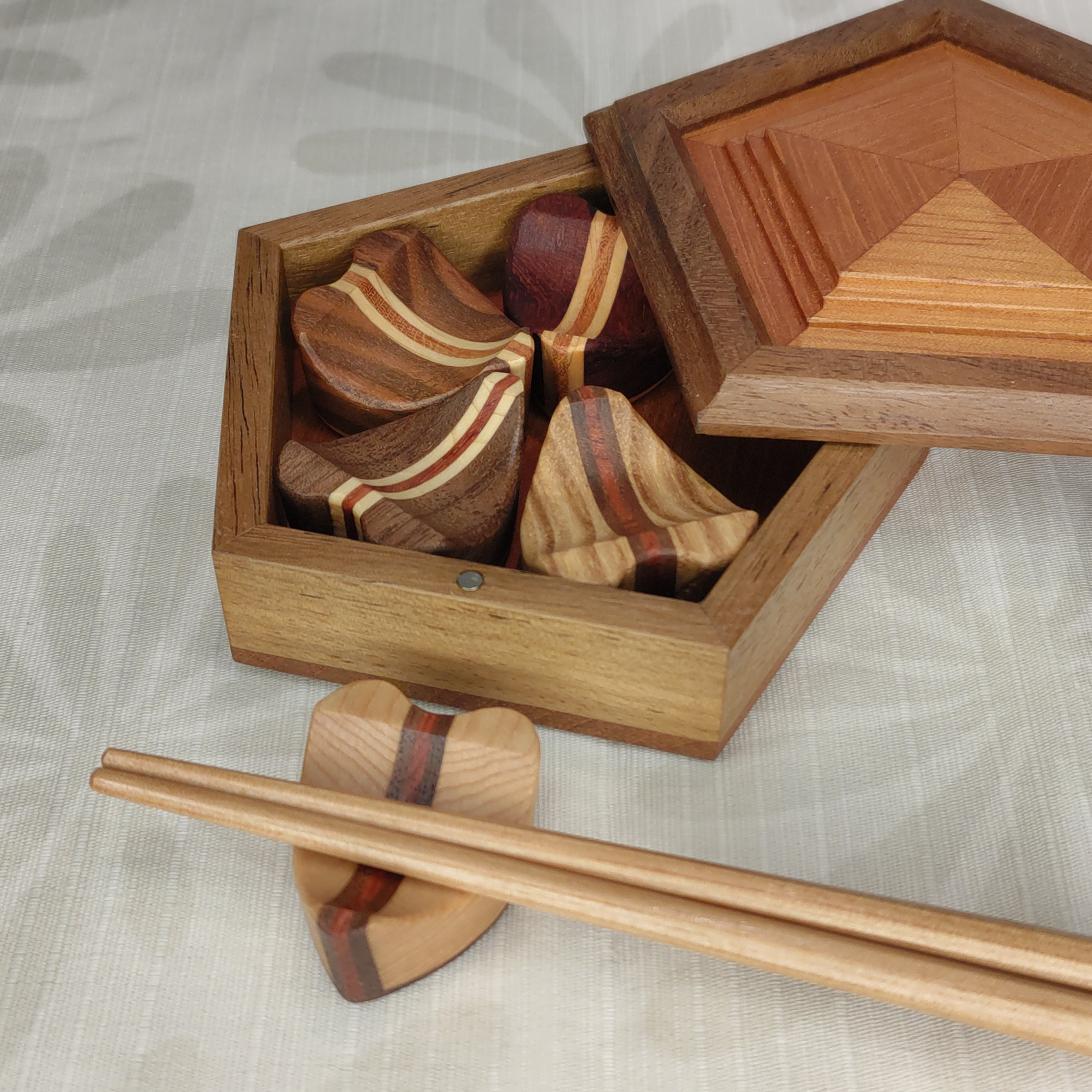 桜の桜の花になるハート形箸置き 五木種セット（専用収納箱付）C_No.18