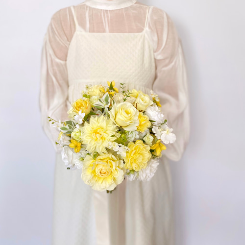 白ダリア×ブルー×黄色クラッチブーケ☆ブートニア 楽天市場】ウェディングブーケ ブーケ 造花 青 グレイッシュ