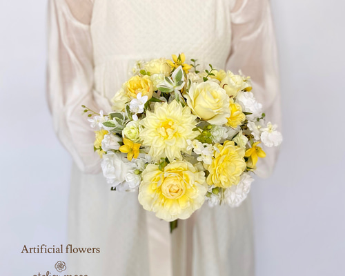 白ダリア×ブルー×黄色クラッチブーケ☆ブートニア オーダーメイド】レモンイエロー ダリアとローズの ラウンド