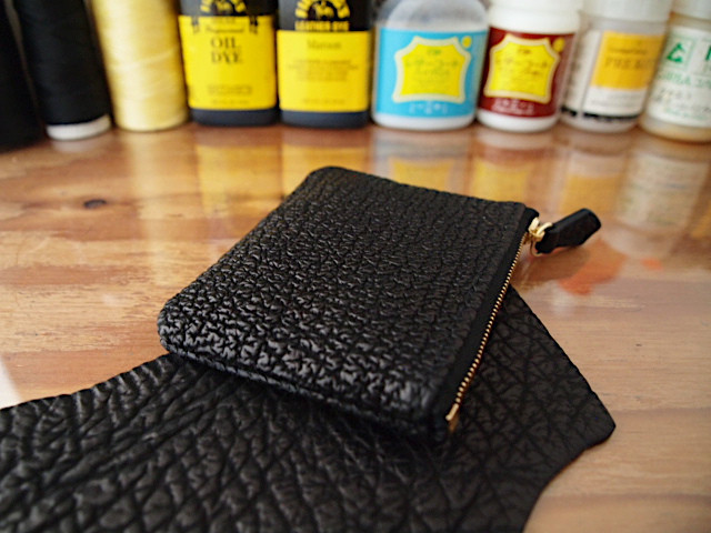 【受注製作】鮫皮で作る手縫いのポーチコインケース