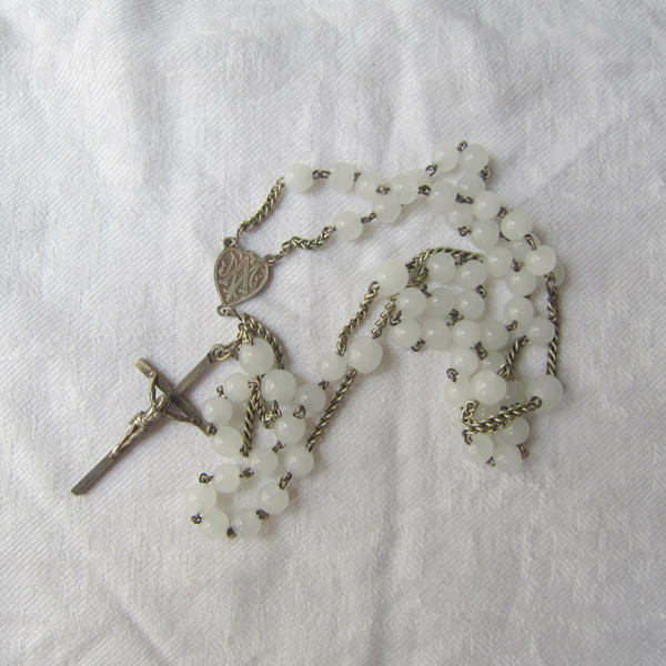 フランスアンティーク  ロザリオ ミルクガラス ハート マリア リメイクにも
