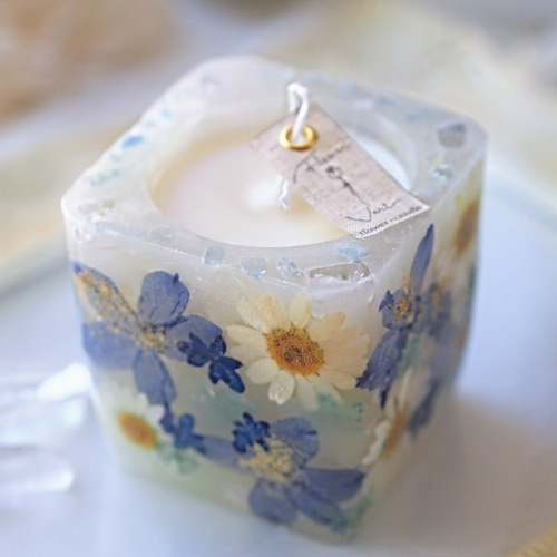 デルフィニウムのボタニカルアロマキャンドル（ラベンダー精油の香り