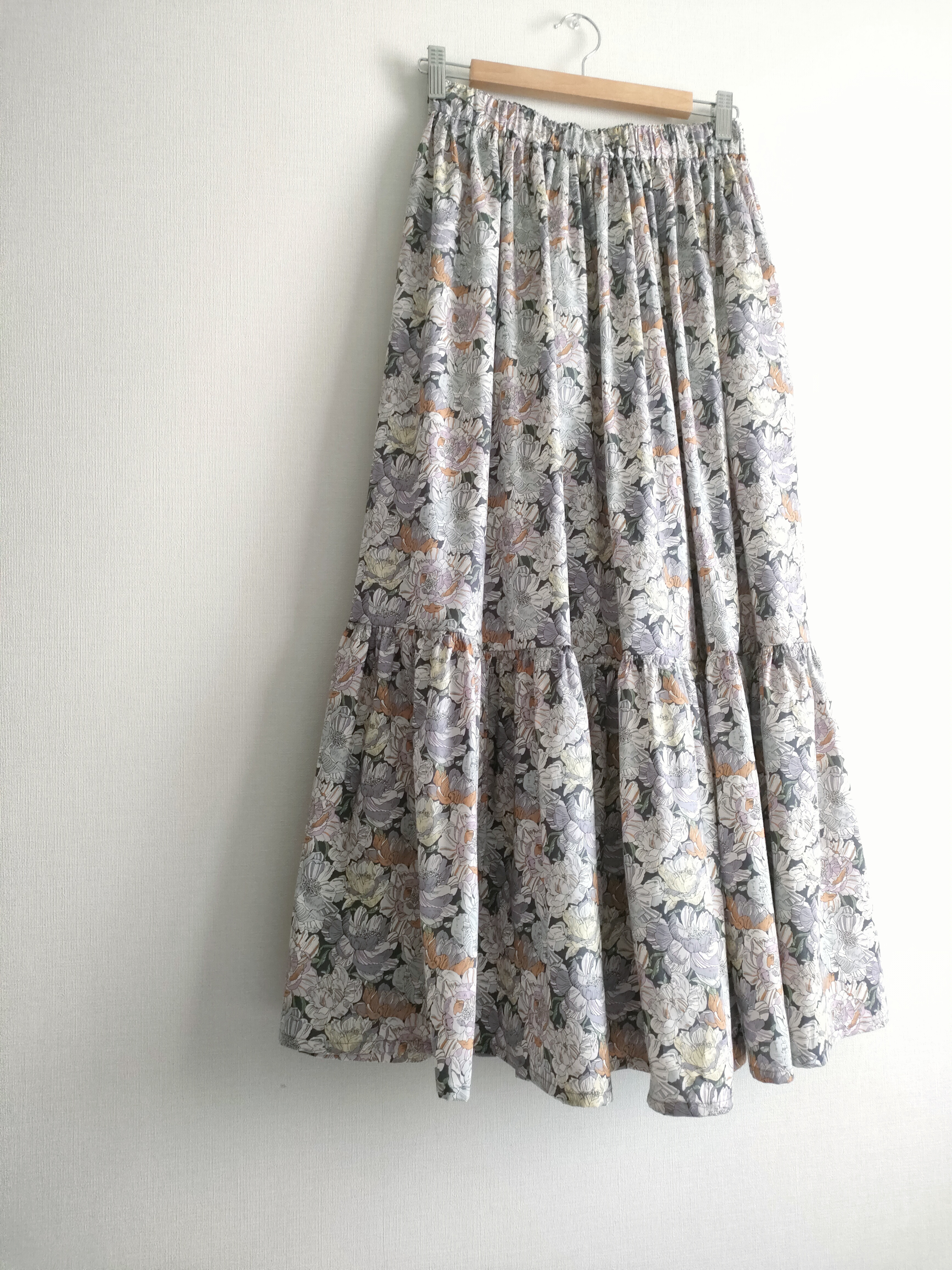 【リバティ/ブラックバーン】ティアードスカート（フリル多め）