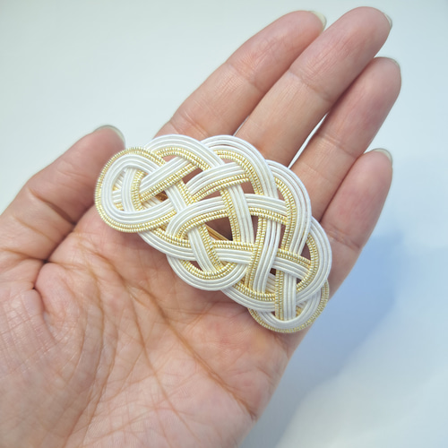 水引 ✽ バレッタ 松結び 〖ホワイト ゴールド〗 軽量 和風 髪飾り