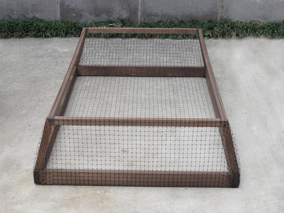 高さの有るビオトープ　80L　トロ舟＆木枠セット（3D型防鳥網付き・棚付き） 10枚目の画像