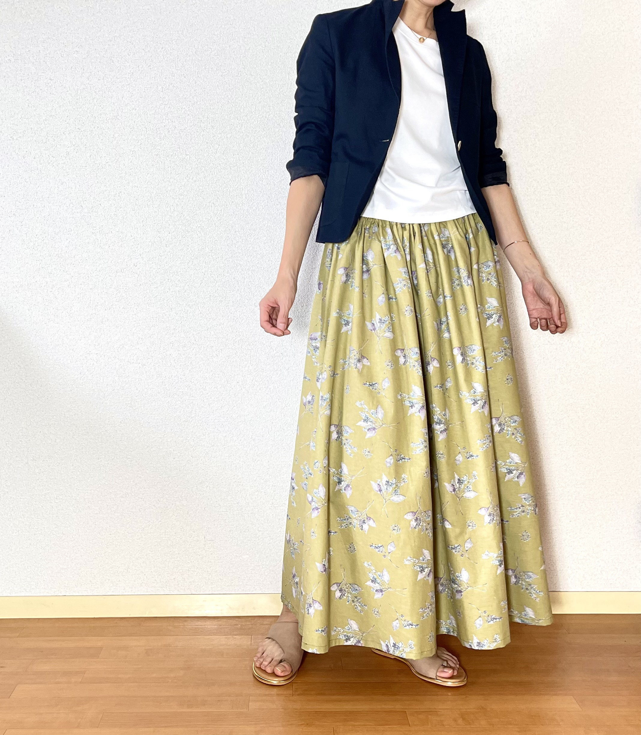 ちょっぴりレトロな大人ボタニカル柄　コットンリネン　くすみグリーン　ウエスト変更可