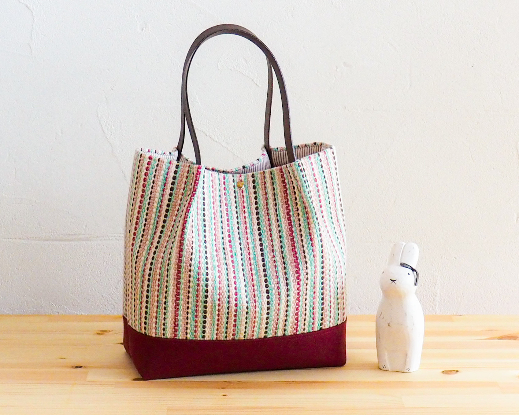 夏のマルチカラー手織り布のふんわりトート（ピンク）