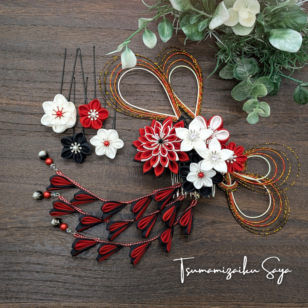 つまみ細工 髪飾り 和装 成人式 七五三 浴衣 卒業式 コーム 赤 白 金 黒 さがり Uピン　blk-4