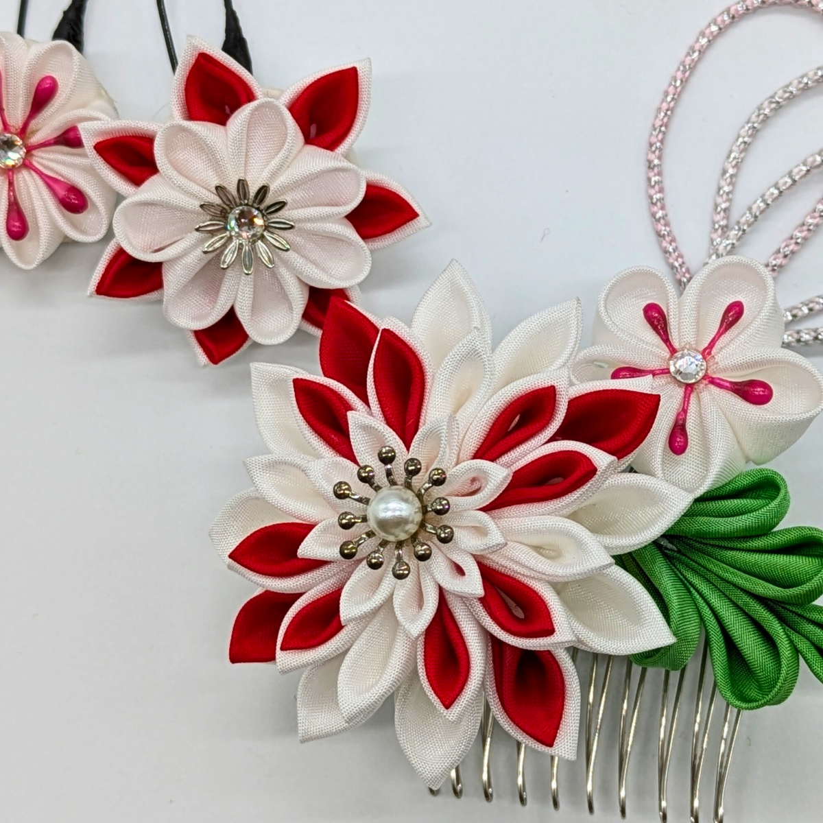 つまみ細工 髪飾り 和装 成人式 七五三 浴衣 卒業式 コーム 白 赤 黄緑 Uピン　red-19