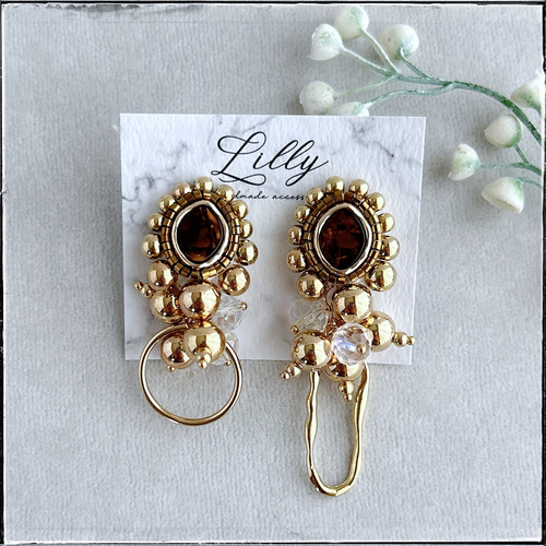 大ぶりピアス/アシンメトリー/ゴールド/シェル/ブラウン/ビーズ刺繍