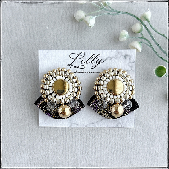 ビーズ刺繍ピアス/ゴールド/インド刺繍リボン/個性的/カジュアル/ビーズピアス イヤリング 1枚目の画像