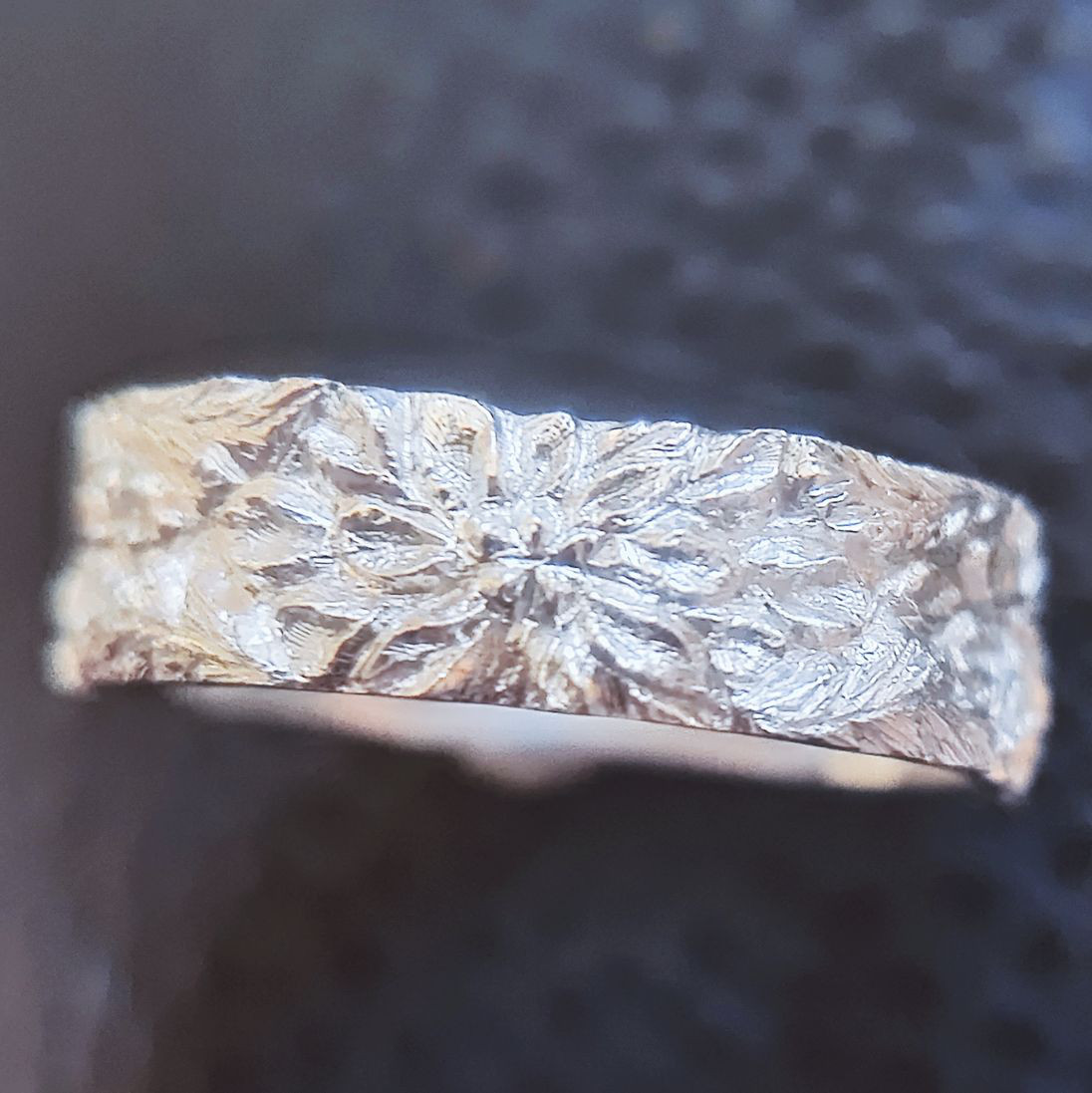 菊花の彫金　シルバーリング