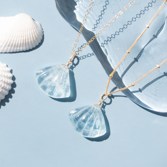 大粒アクアマリン（シェルカービング）のネックレス（14KGF） 1枚目の画像