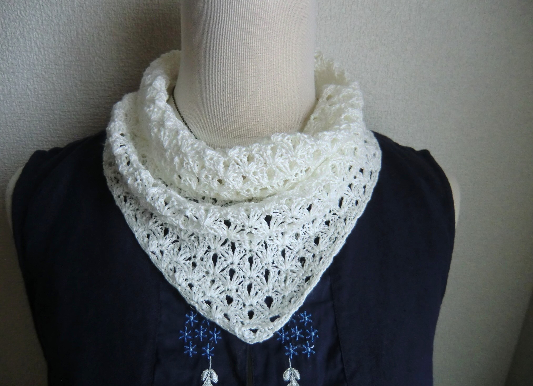 リネン　麻　100％　小さめ三角ストール（オフホワイト）