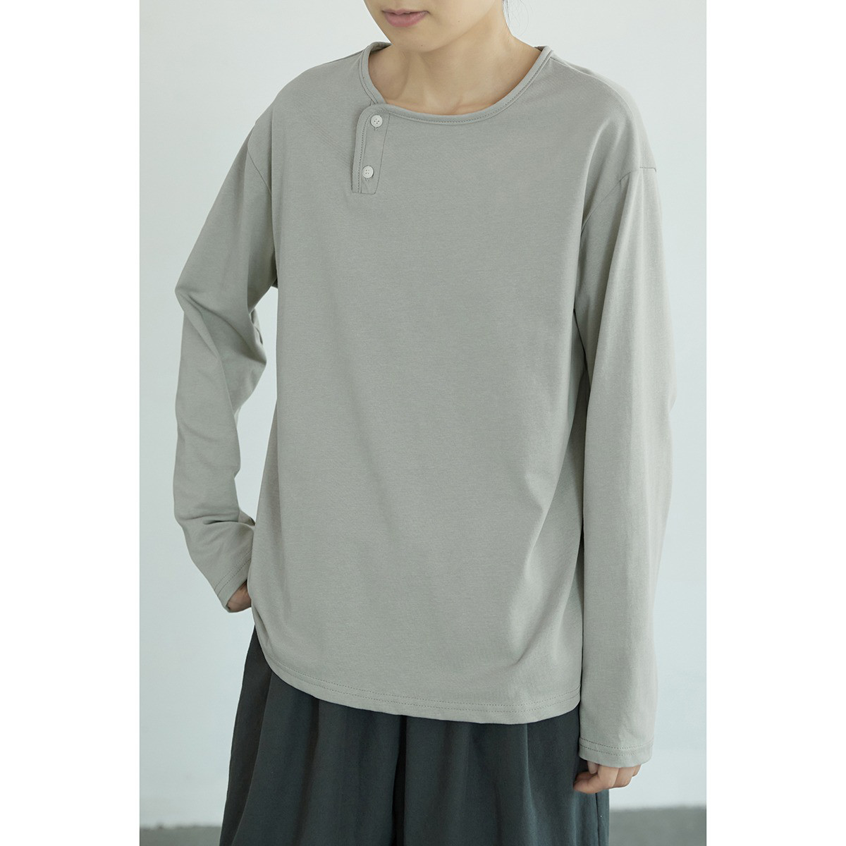 レディース綿素材インナーTシャツ クルーネック 長袖 ストレートシルエット