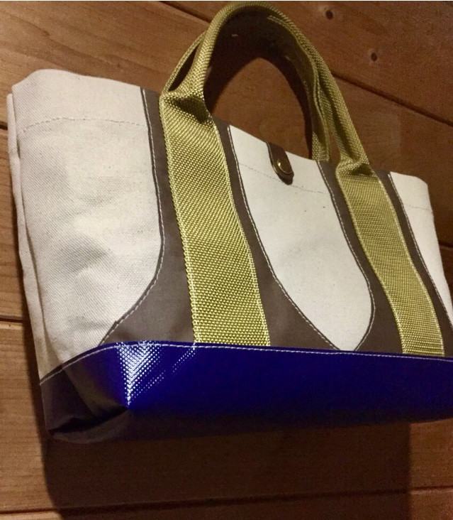 底の汚れも一拭き、軽くて丈夫なトートバッグ