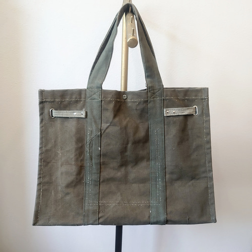 ヴィンテージ リメイク ミリタリーテント 再構築トートバッグ ハンドメイド ヴィンテージ リメイク ミリタリーテント 再構築アーミーバッグ アップ