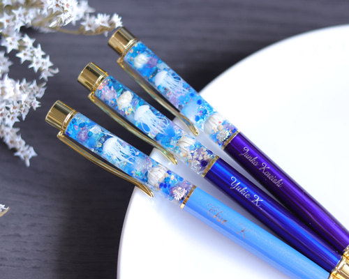 選べるグリップ&名前彫刻】ハーバリウムボールペン～海月と水中花