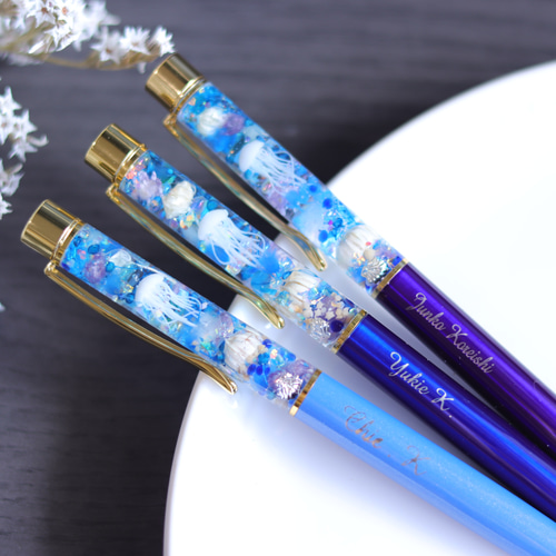 No.97トップジュエル付き錦鯉①✨ハーバリウムボールペン No.97トップジュエル付き錦鯉①✨ハーバリウムボールペン - メルカリ