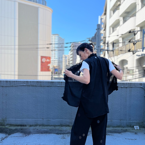 家紋スパイスジレ 黒喪服 紋3つ 家紋付絽ジレ 着物リユース