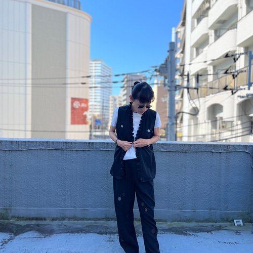 家紋スパイスジレ 黒喪服 紋3つ 家紋付絽ジレ 着物リユース