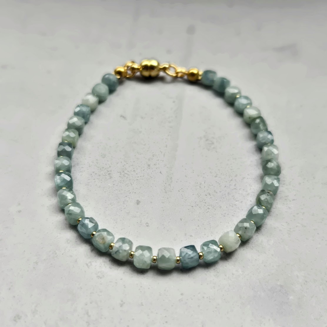 【再販×2】SUS316L◆ブルーグリーンカイヤナイトのキューブビーズブレスレット