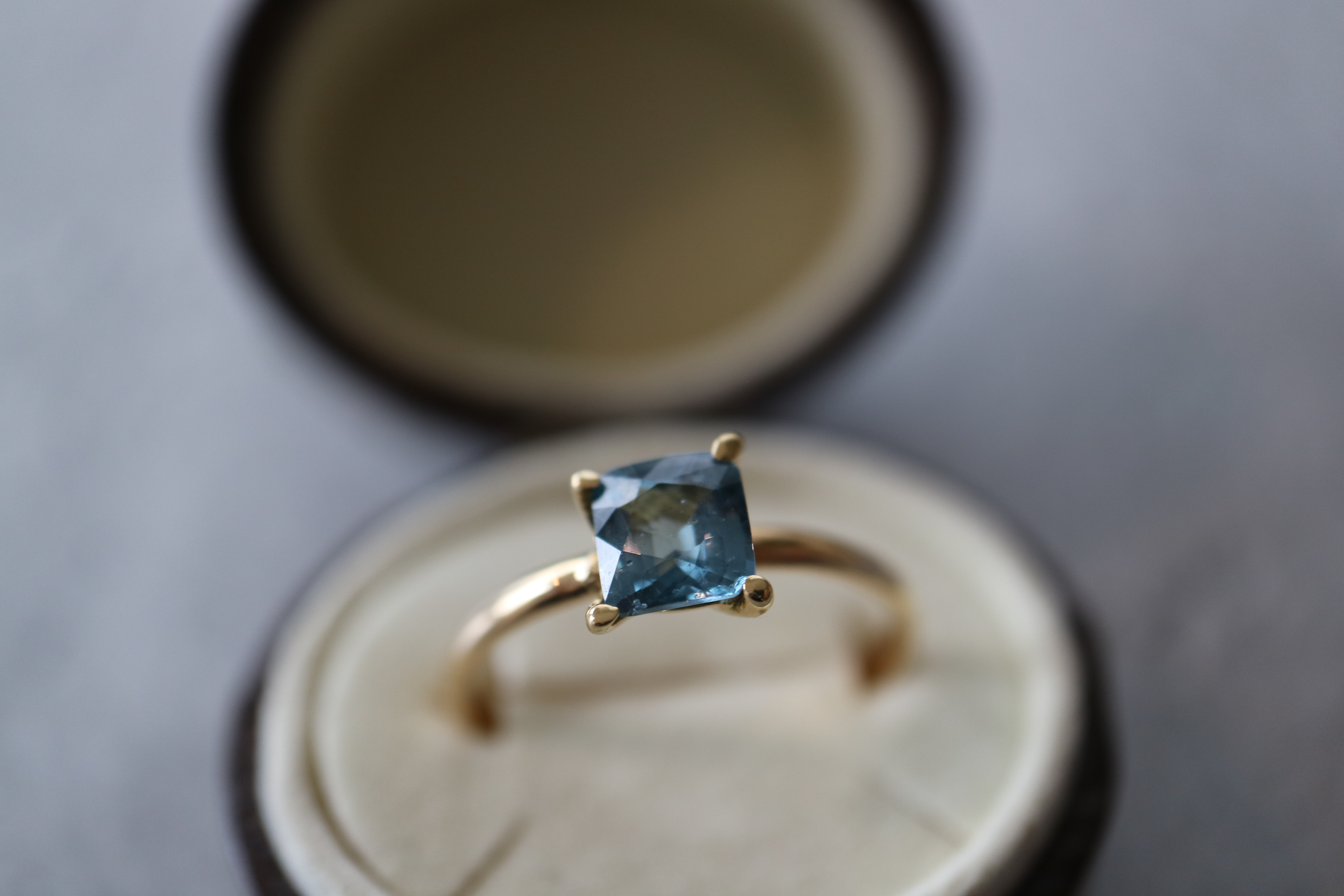 Spinel K18リング -Cobalt blue-(23R-05)