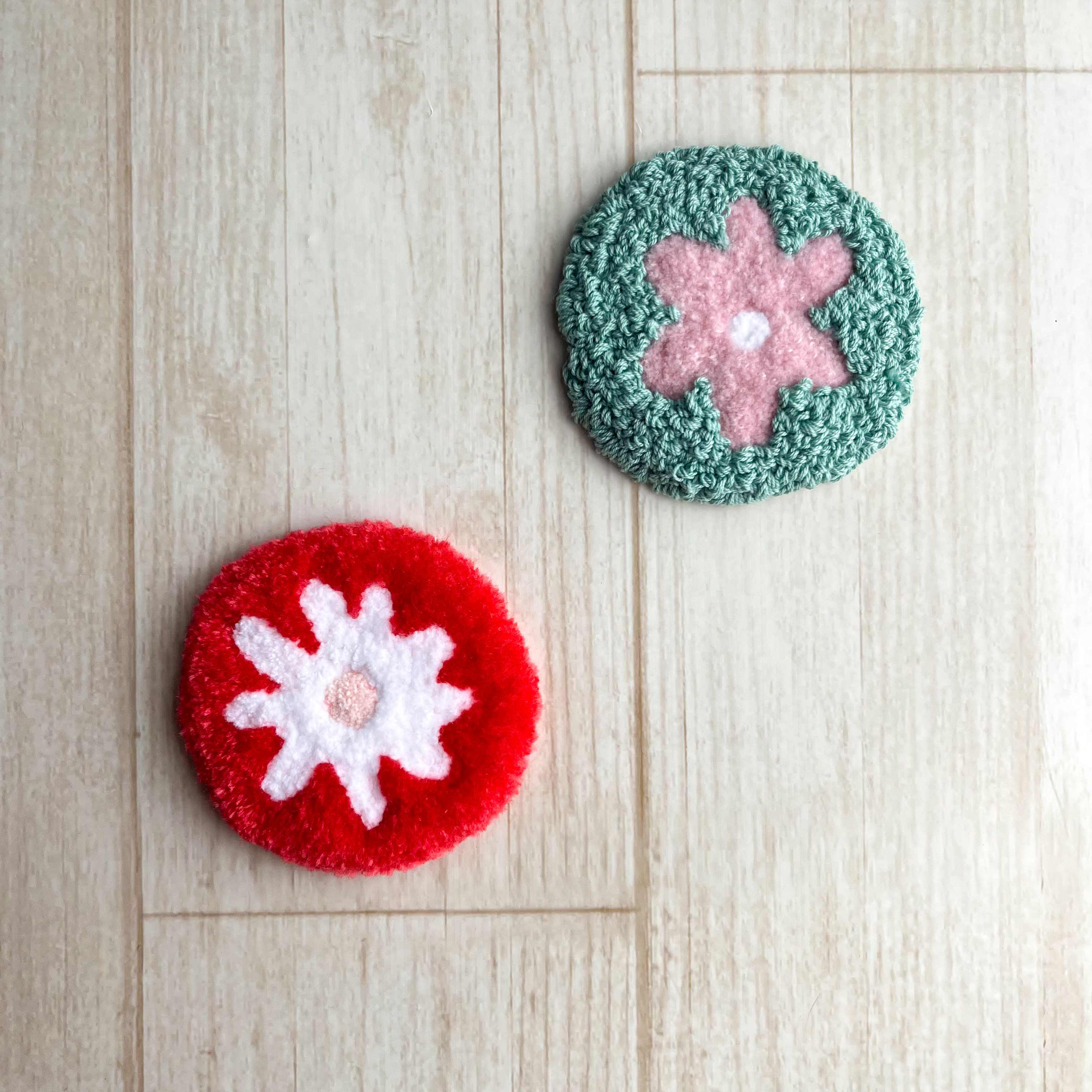 【ハンドメイド】スマイル　パンチニードル　ミニラグ　アクセサリートレイ パンチニードル アクセサリートレイ 花柄 2個セット バラ売りOK その他