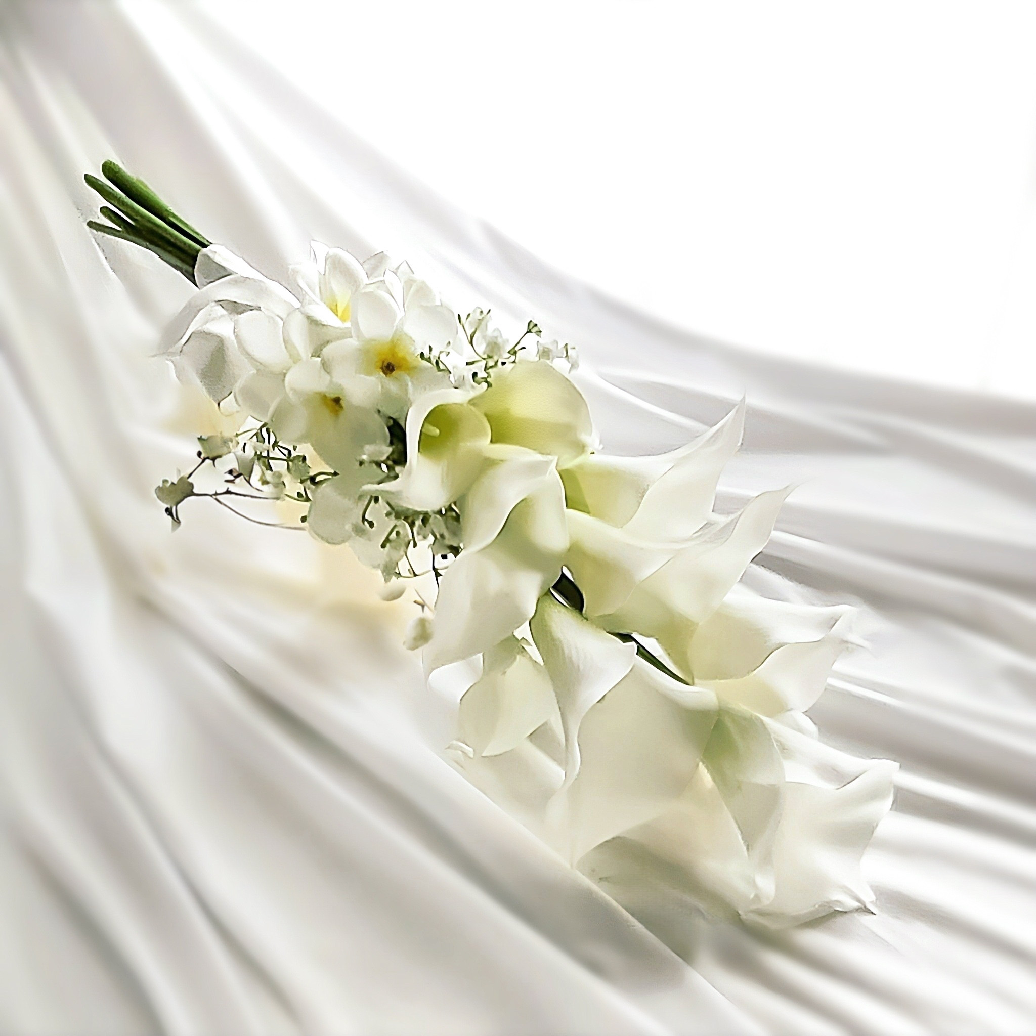 【生花に見える】 カラー かすみ草 プルメ 白 ウェディングブーケ 造花ブーケ アームブーケ 前撮り