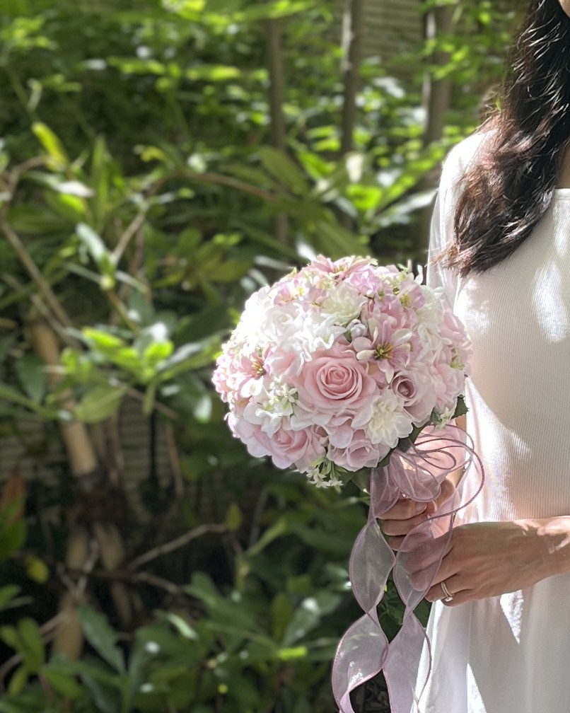 ウェディングブーケ｜ピンクラベンダー × 白｜ Douce Lueur｜やさしい光に包まれるのラウンドブーケ