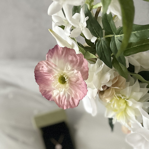 ウェディングブーケ｜ピンク × 白｜ Ronde Brise｜風に揺れる、小さな