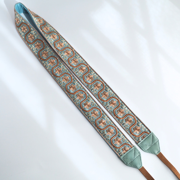 【ウェーブフラワー】ターコイズブルー　カメラストラップ　インド刺繍　帆布 3枚目の画像