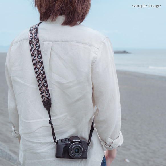 【ウェーブフラワー】ターコイズブルー　カメラストラップ　インド刺繍　帆布 12枚目の画像